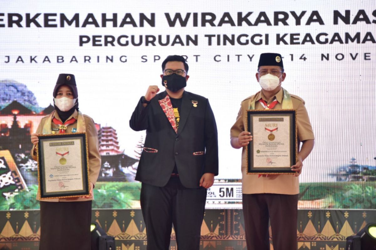 Perkemahan Wirakarya PTK cetak rekor MURI 35 ribu pantun