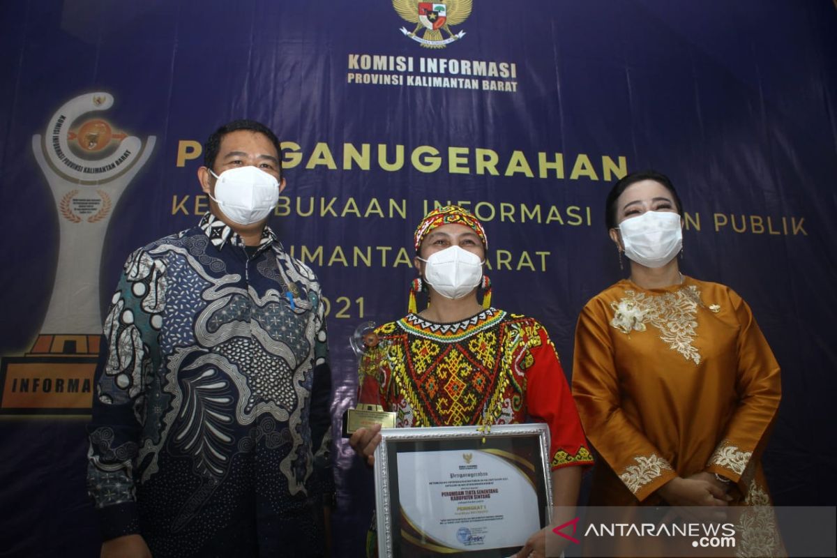 Perumdam Sintang raih penghargaan anugerah keterbukaan informasi publik