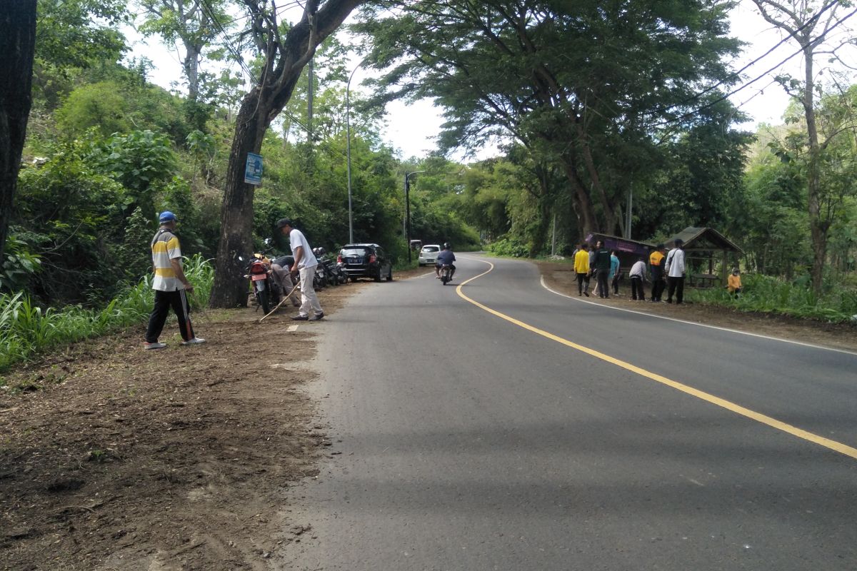 Dukung WSBK Mandalika, ribuan ASN Lombok Tengah gotong royong