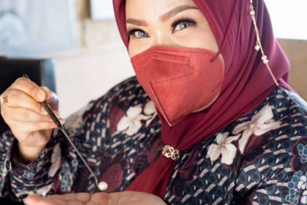 Masker berkalung seri Nusantara "Kilau Mandalika" diluncurkan