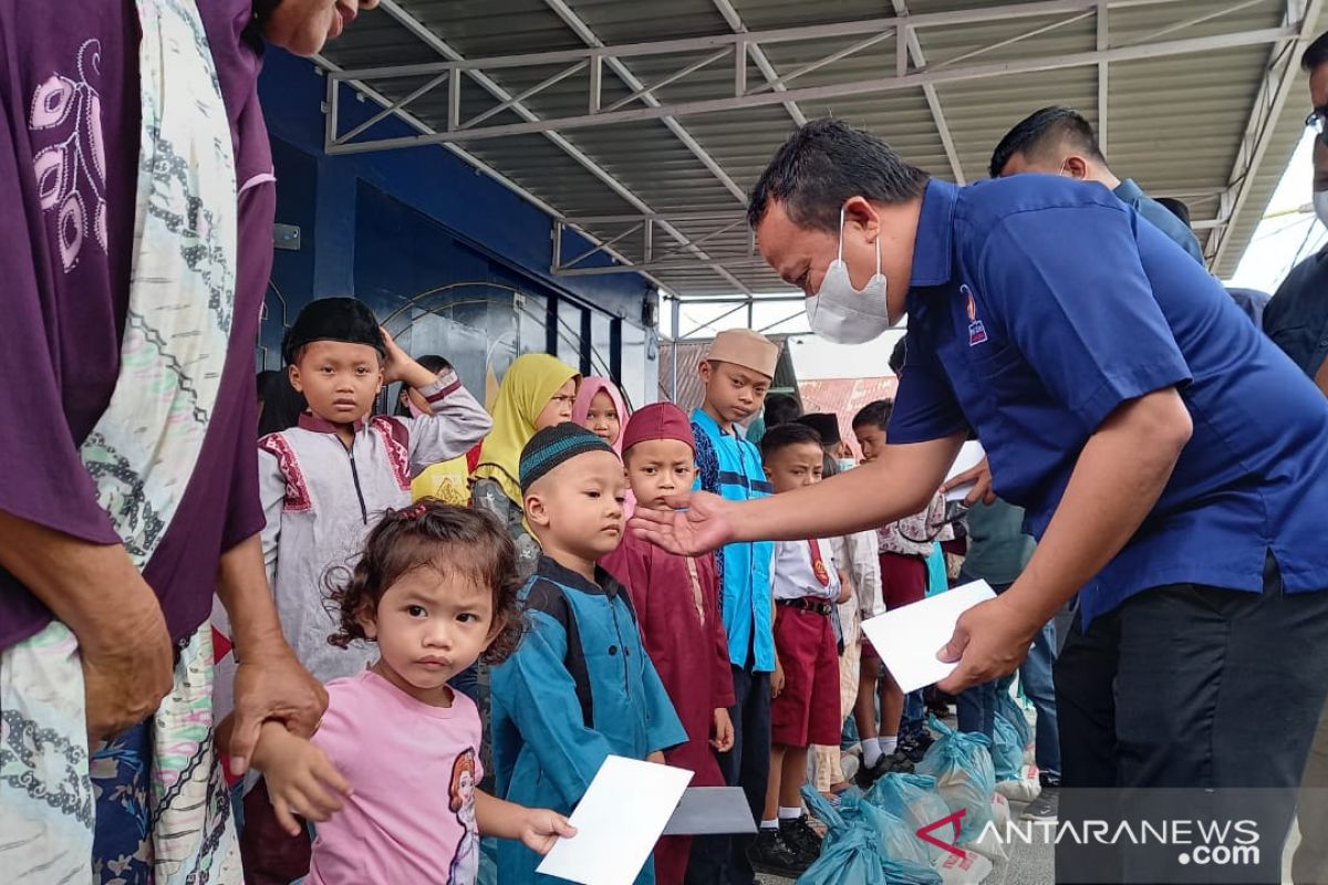 Rayakan HUT NasDem yang ke-10, DPD Tapteng berbagi sembako dan santuni anak yatim