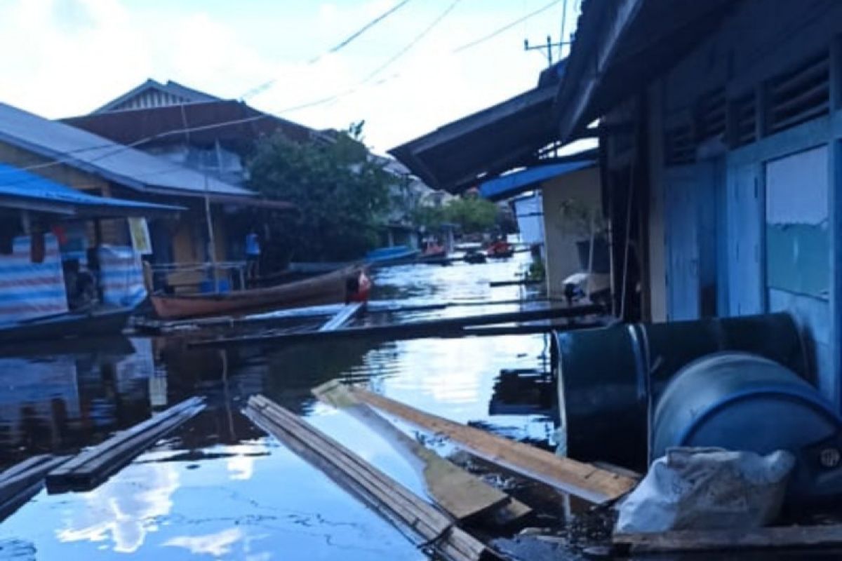 Banjir di Kapuas Hulu kini rendam 3.362 rumah warga pesisir