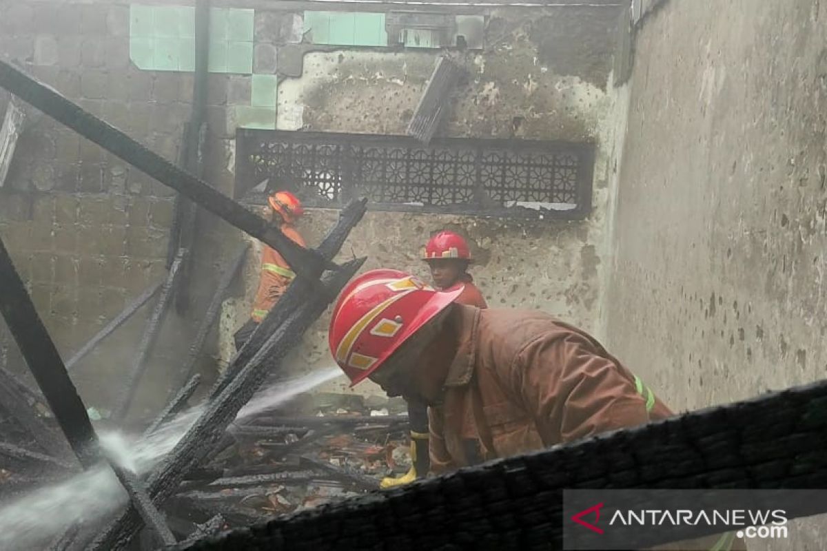 Dua ruangan di Kantor Dinas P3AKB Jember terbakar
