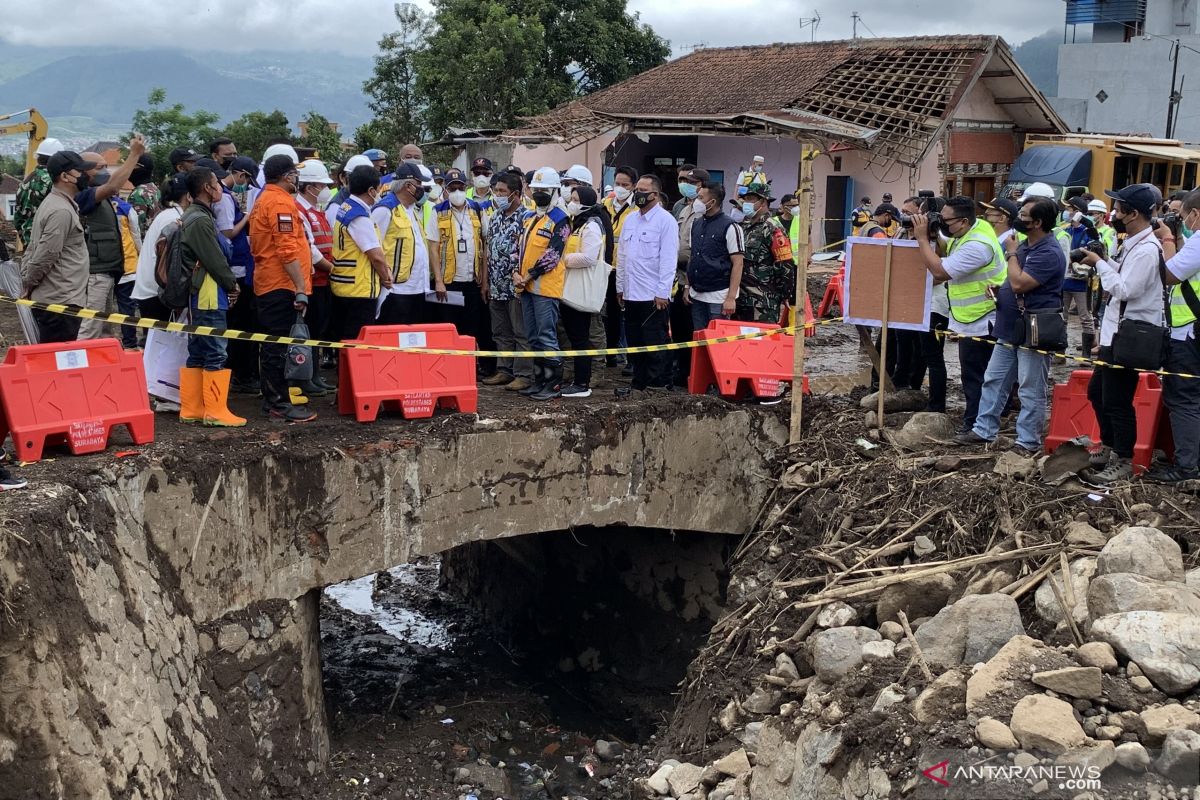 Kunjungi Kota Batu, Menteri PUPR tinjau penanganan banjir bandang