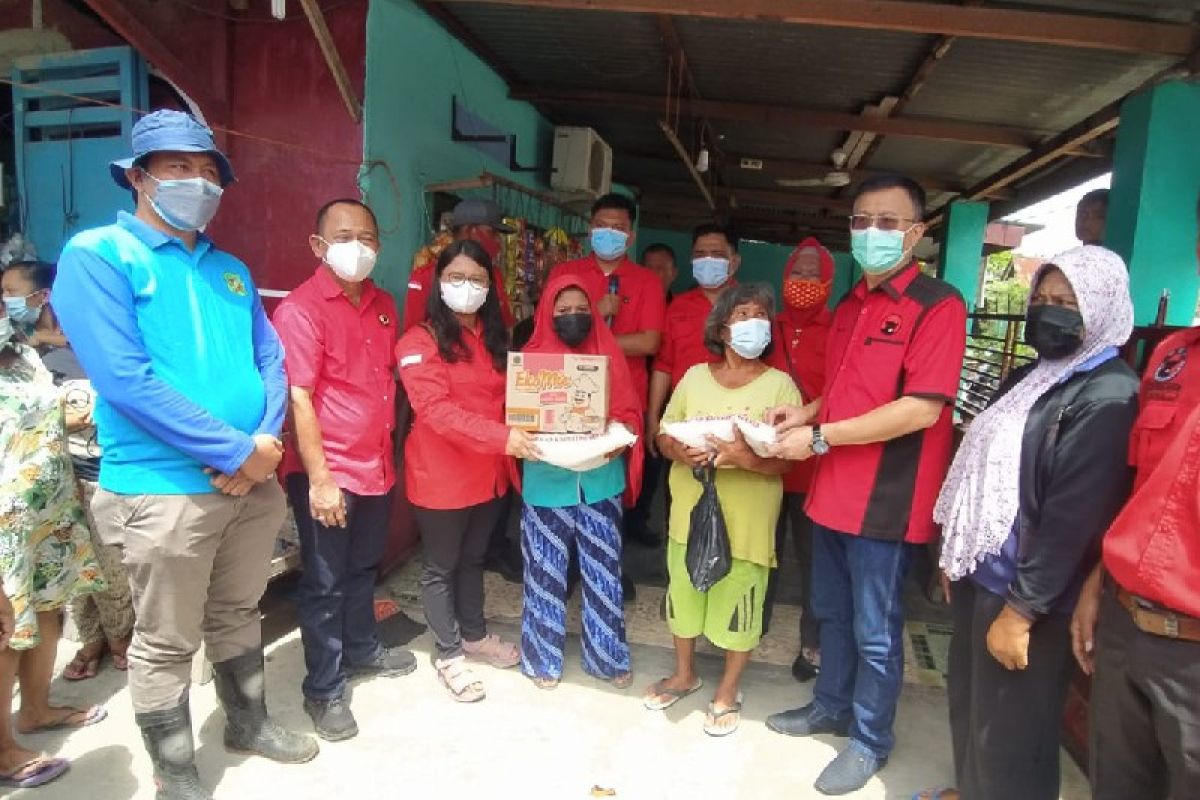 PDIP bantu korban banjir rob Medan Labuhan