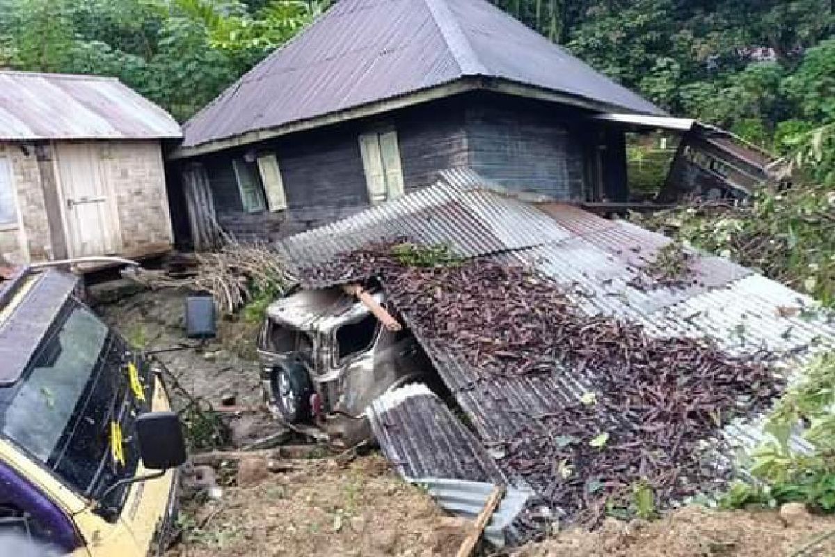 Mensos minta korban longsor Sibolangit tidak kembali ke rumah