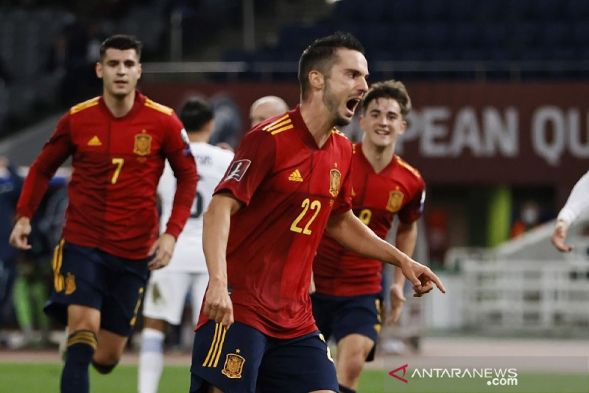 Bekuk Yunani, Spanyol rebut puncak klasemen Grup B