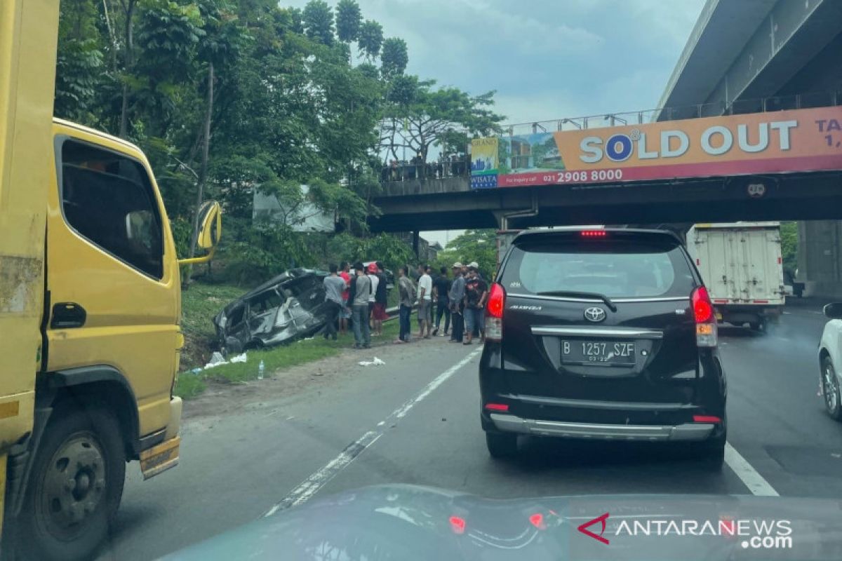 Jasa Marga evakuasi kecelakaan Tol Jakarta-Cikampek