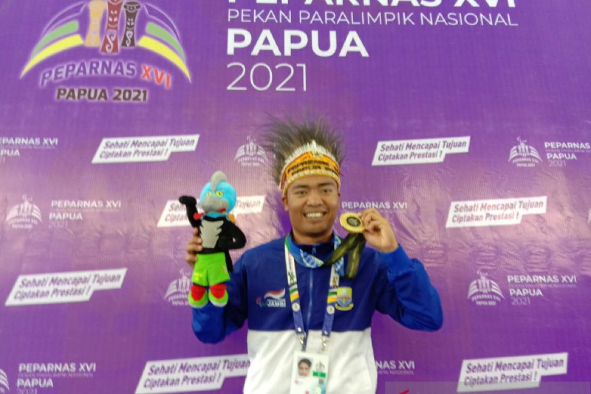 Perenang Jambi Bayu Putra sumbang emas 200 meter gaya ganti di Peparnas