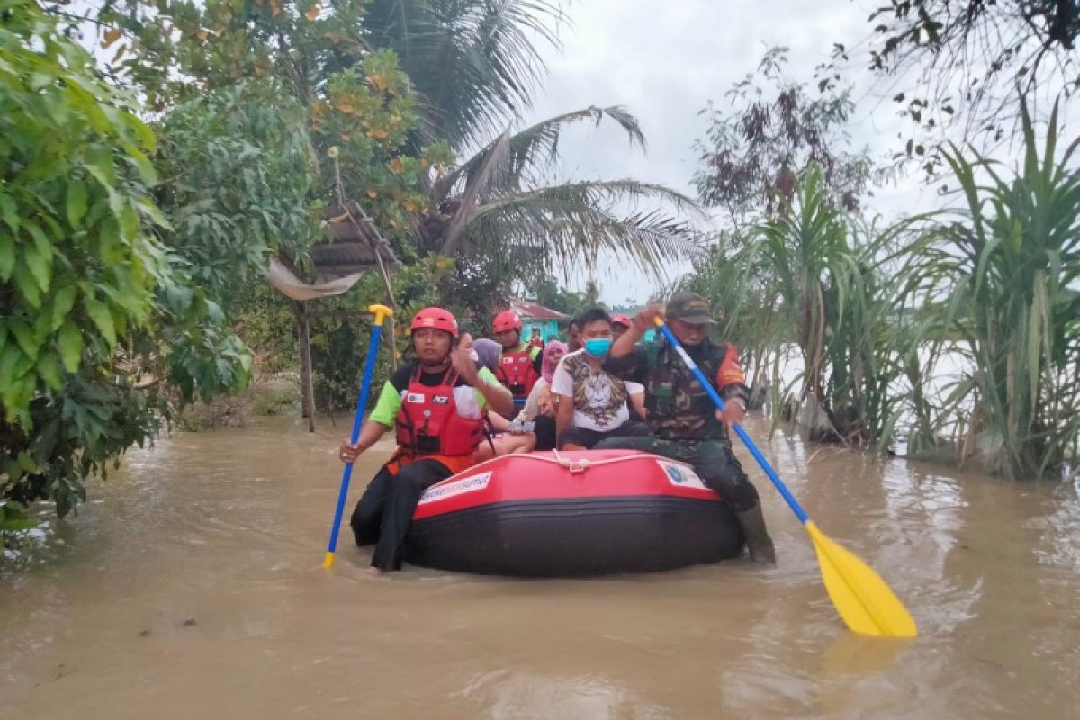 ACT bantu evakuasi korban  banjir di Serdang Bedagai Sumut