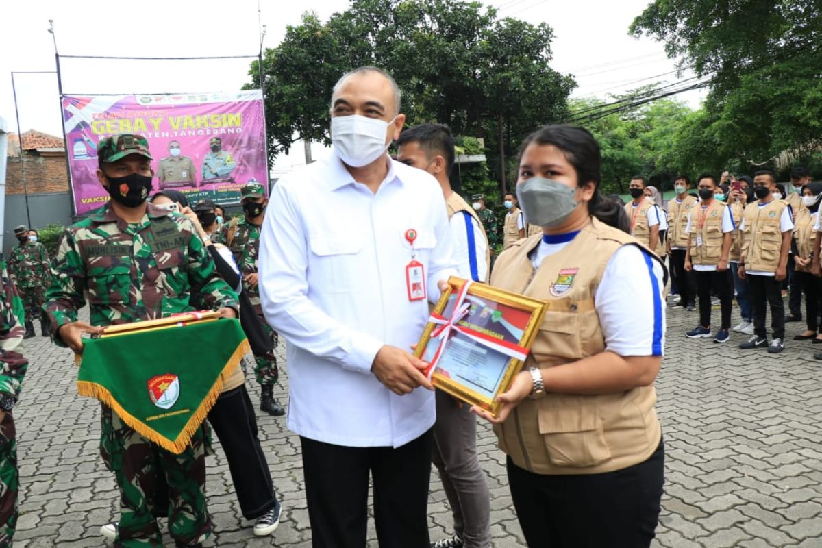 Bupati Tangerang lepas ratusan nakes dan relawan RSDC Wisma Atlet