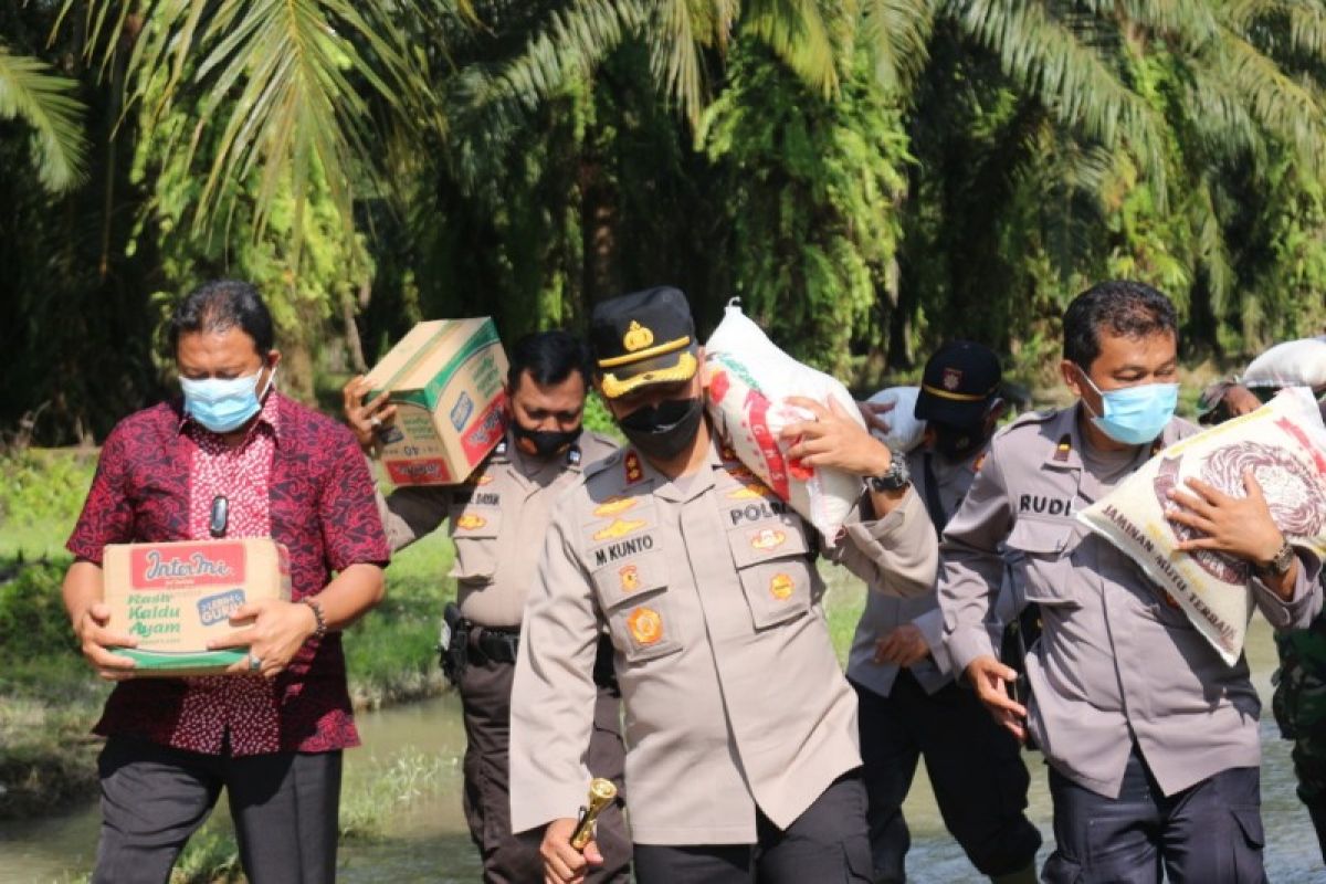 Kapolres kunjungi warga terdampak banjir di Desa Meriah Padang