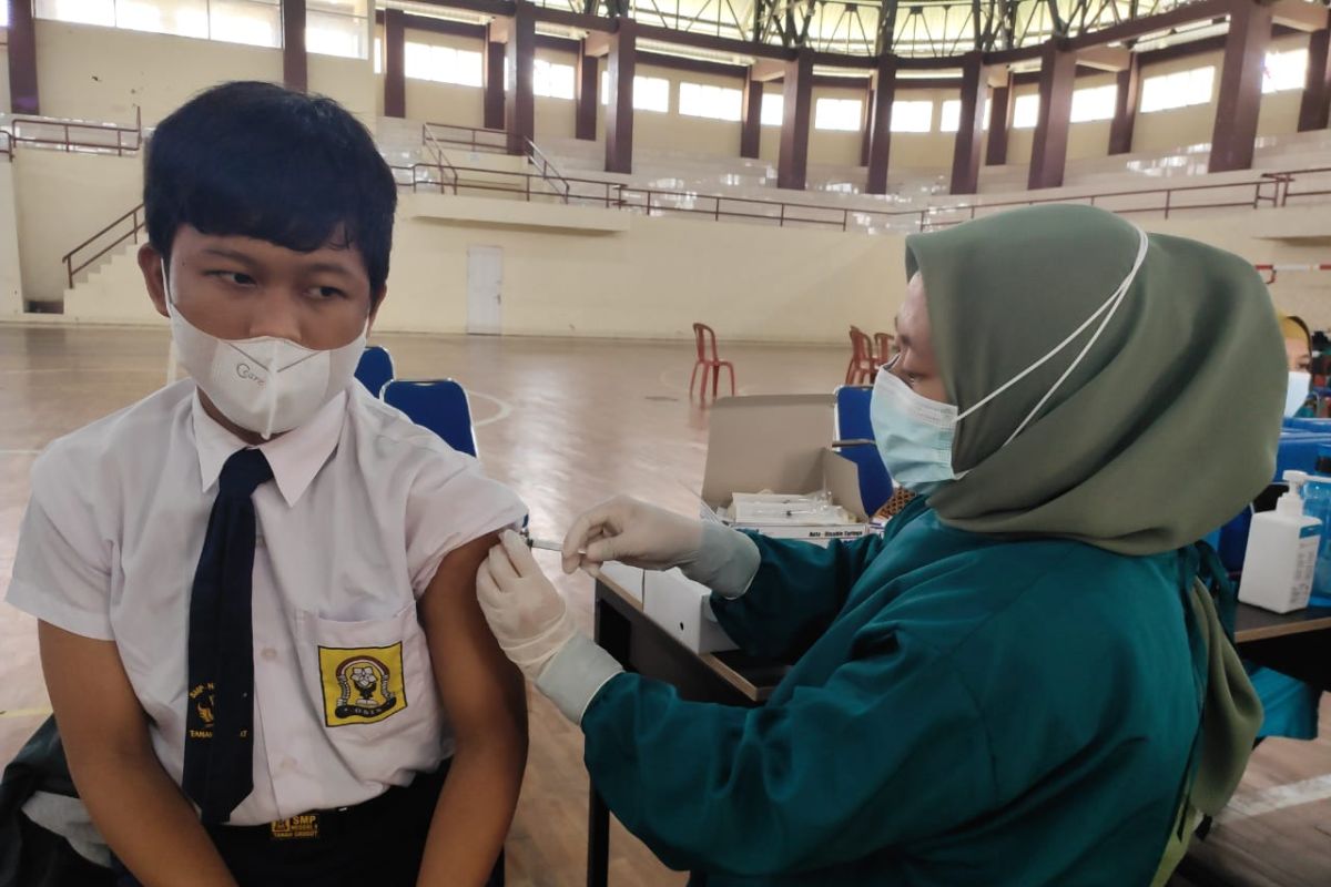 Peringati HKN Pemkab Paser Vaksinasi 500 Pelajar