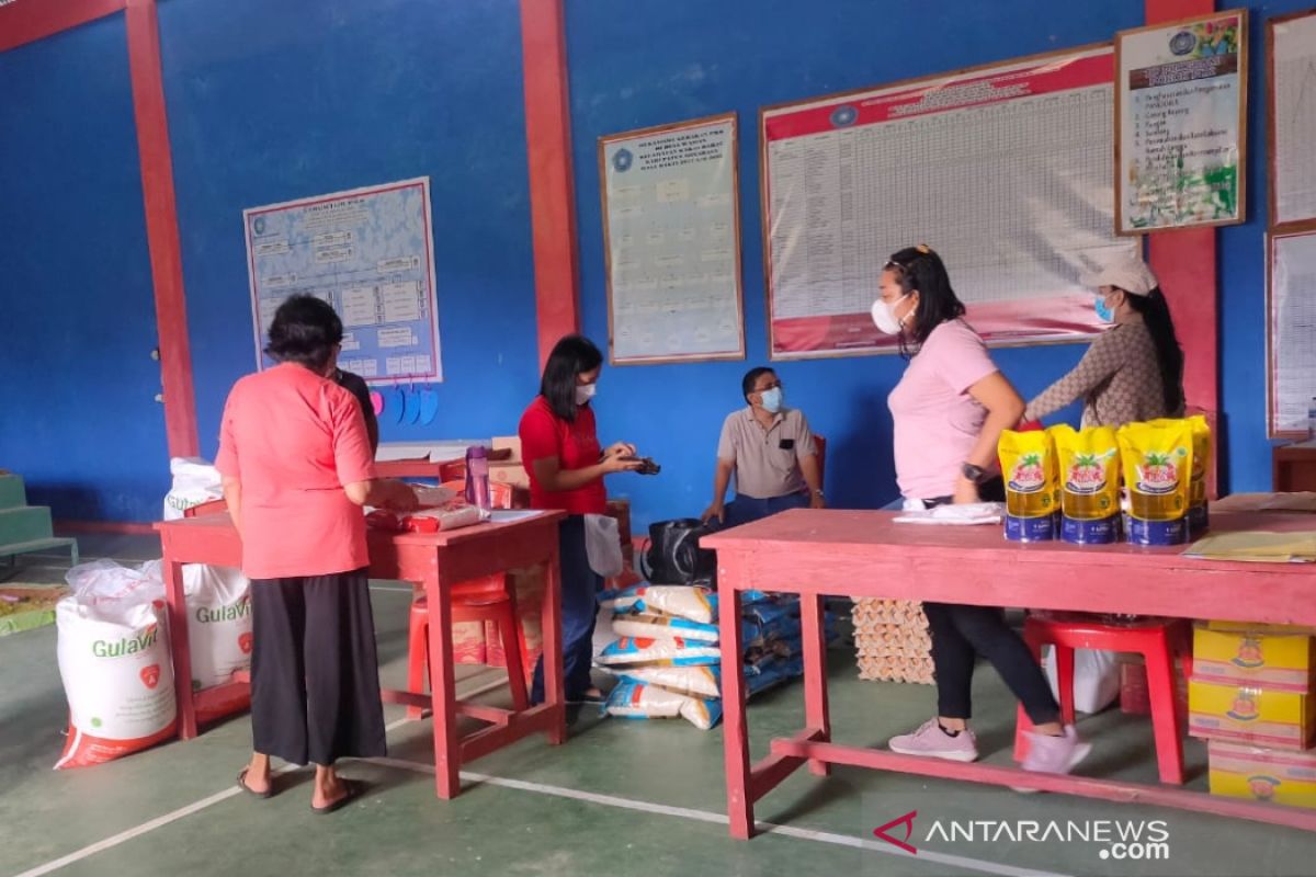 Warga Minahasa serbu minyak goreng dan gula pasar murah Natal