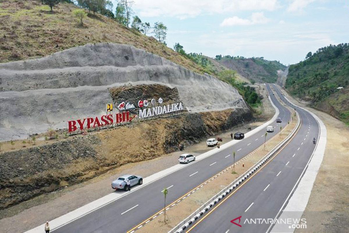 Jokowi: Jalan Bypass Bandara-Mandalika tuntas dan siap digunakan