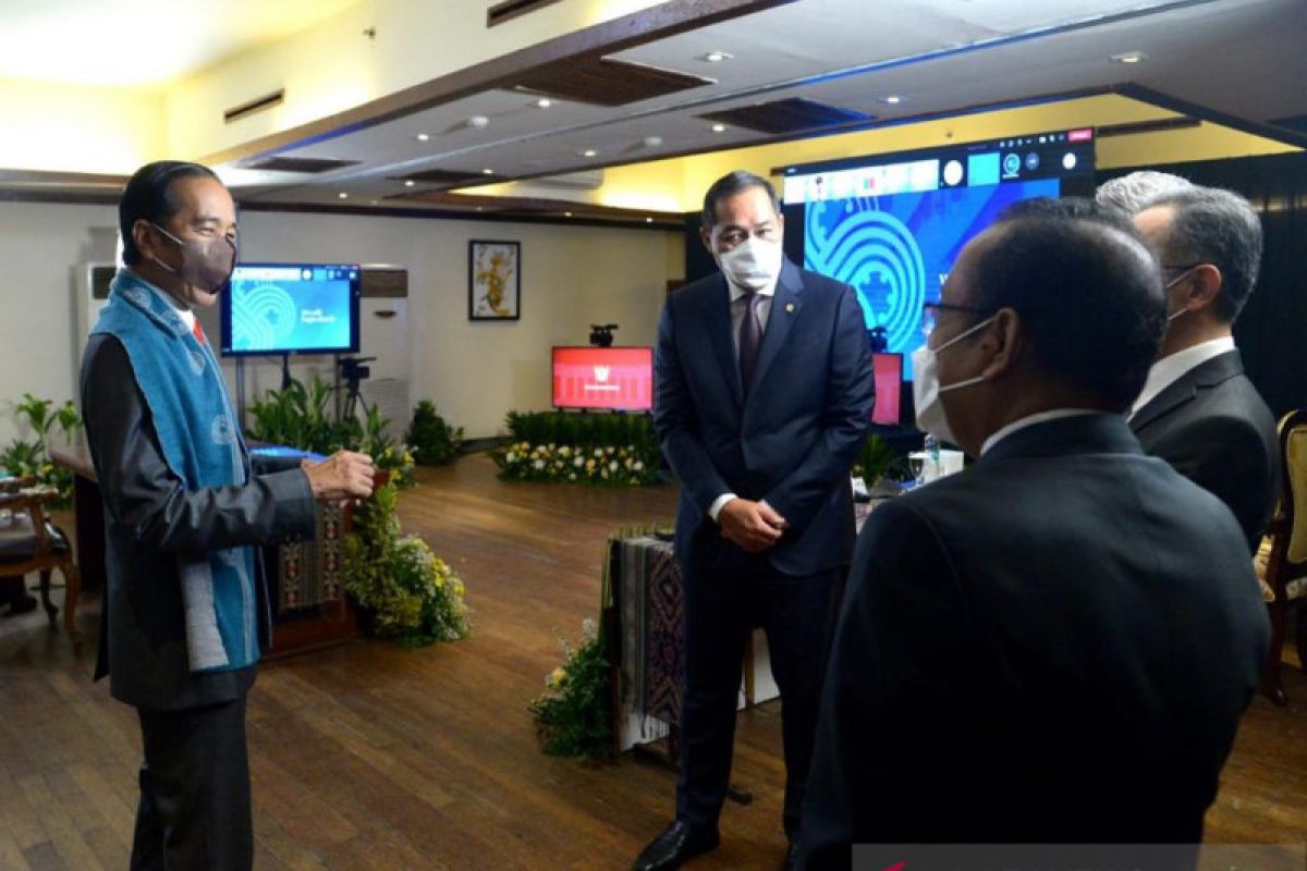 Jokowi calls on APEC to open secure mobility in region