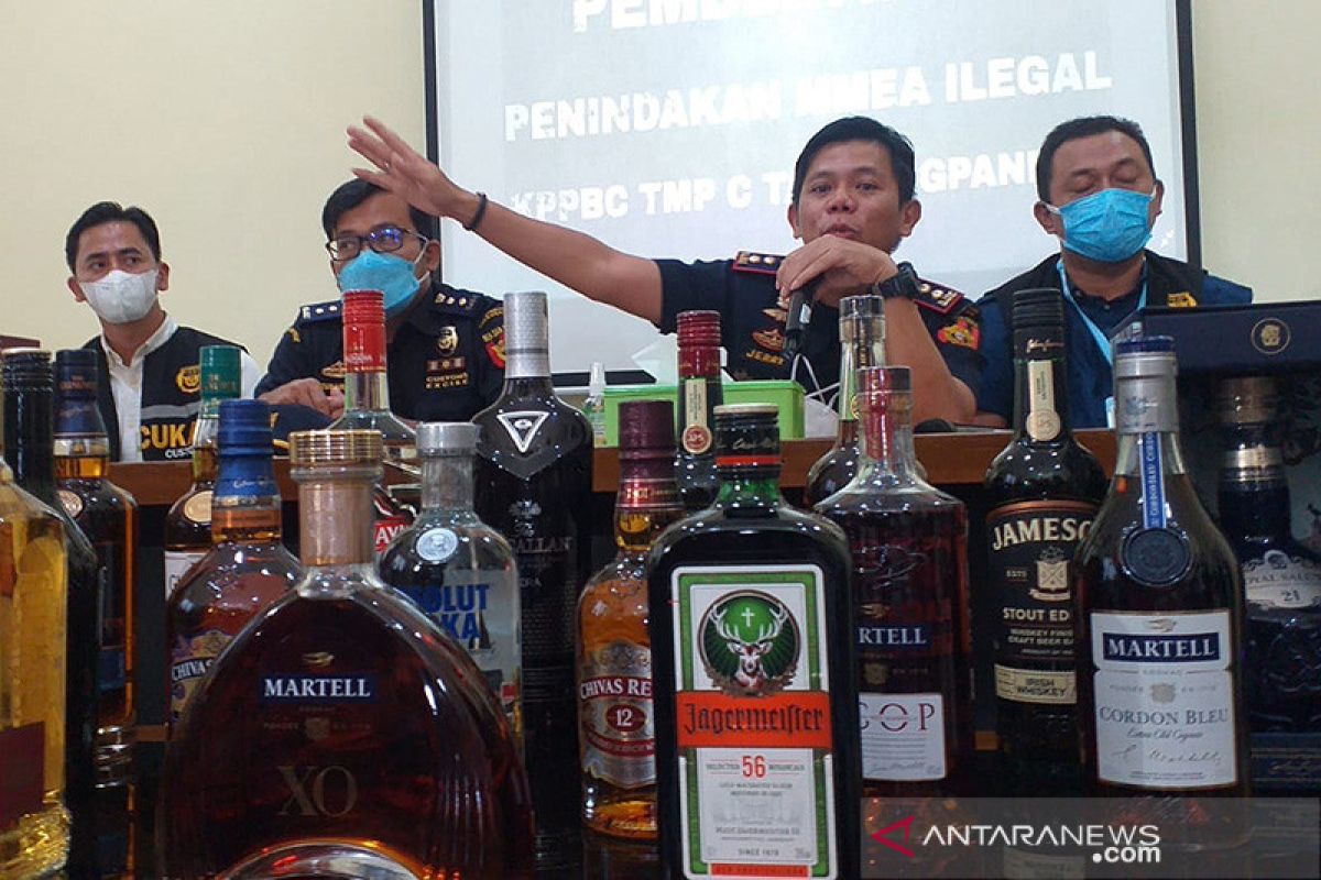 Bea Cukai amankan 10.505 botol minuman keras ilegal asal Singapura