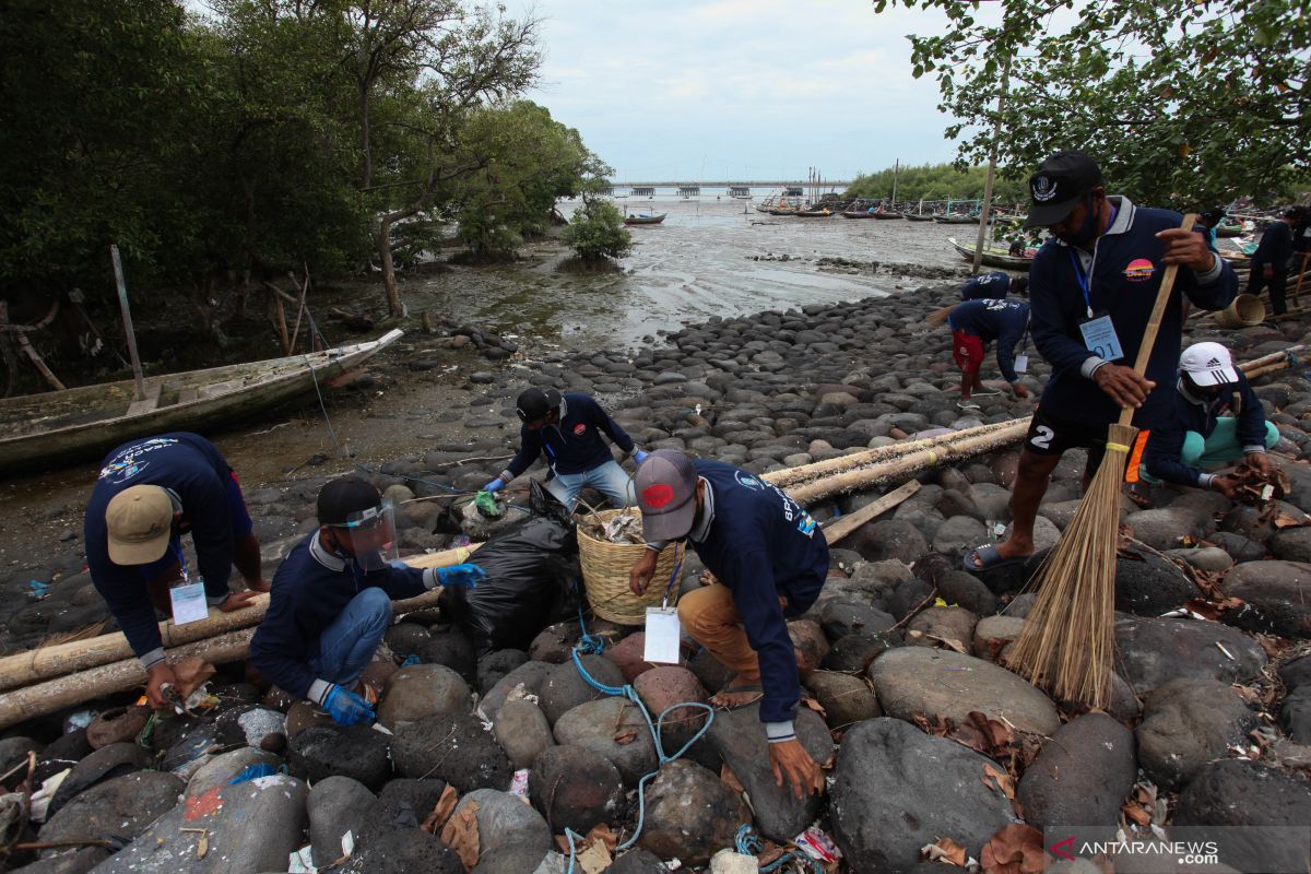 Koarmada II gelar program laut bersih di sekitar Suramadu