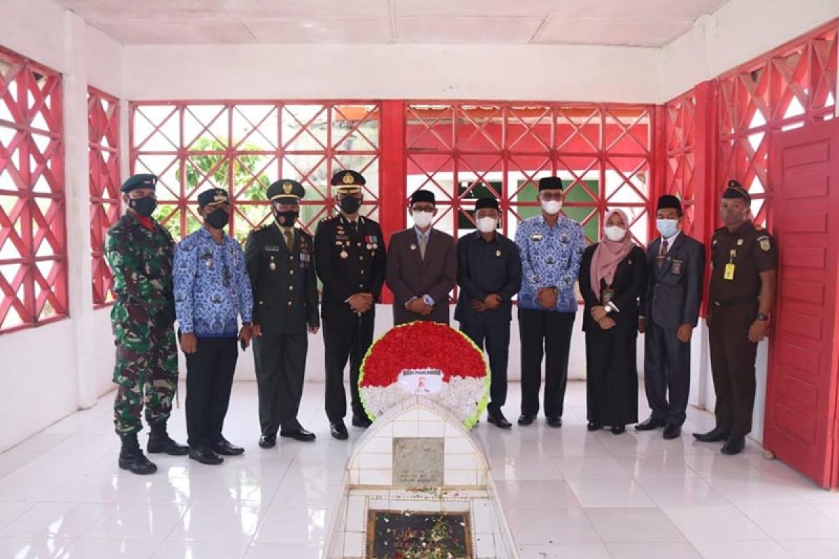 Pemkab Aceh Selatan peringati hari pahlawan di kompleks makam T Cut Ali