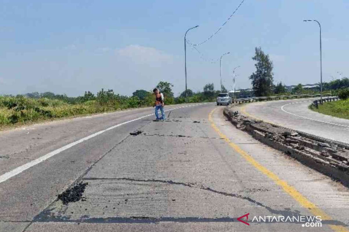 Jasa Marga perbaiki empat titik Tol Japek, pengguna jalan waspadai kemacetan