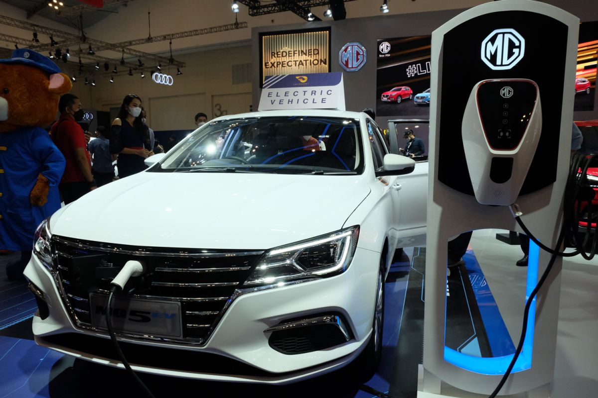 MG 5 EV curi perhatian pengunjung GIIAS 2021