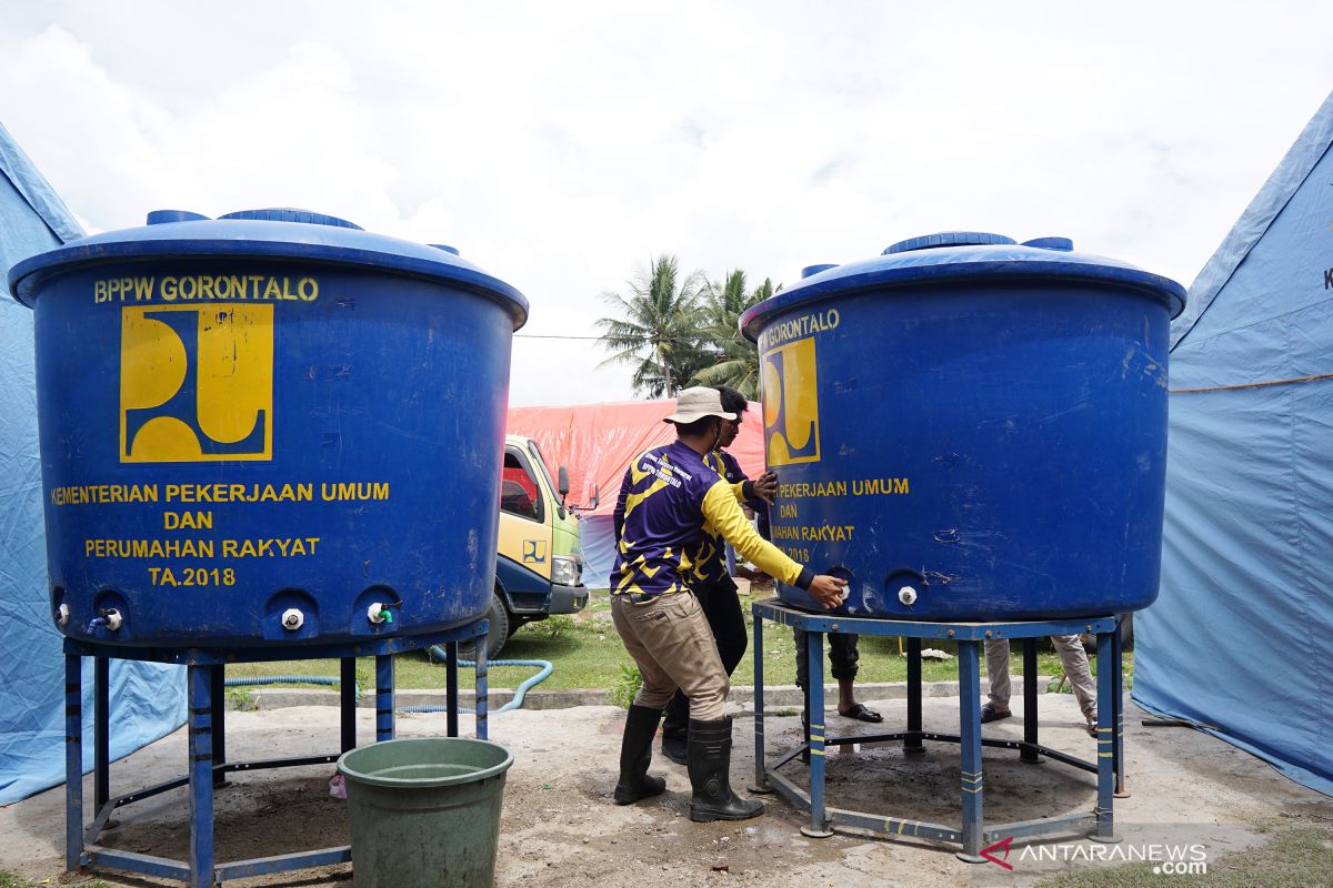 BPPW Gorontalo distribusikan air bersih untuk pengungsi korban banjir