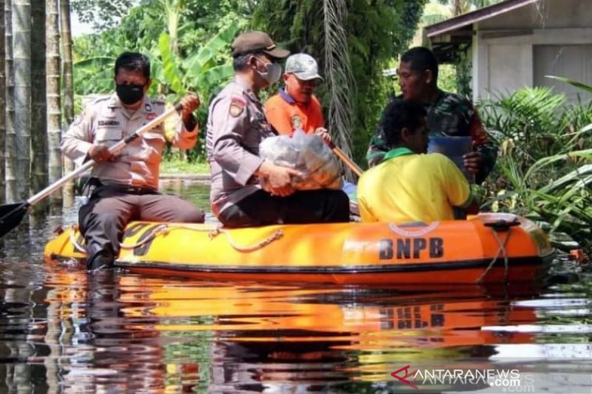 KPBD Indragiri Hulu terjunkan personel ke lokasi banjir Batang Gansal