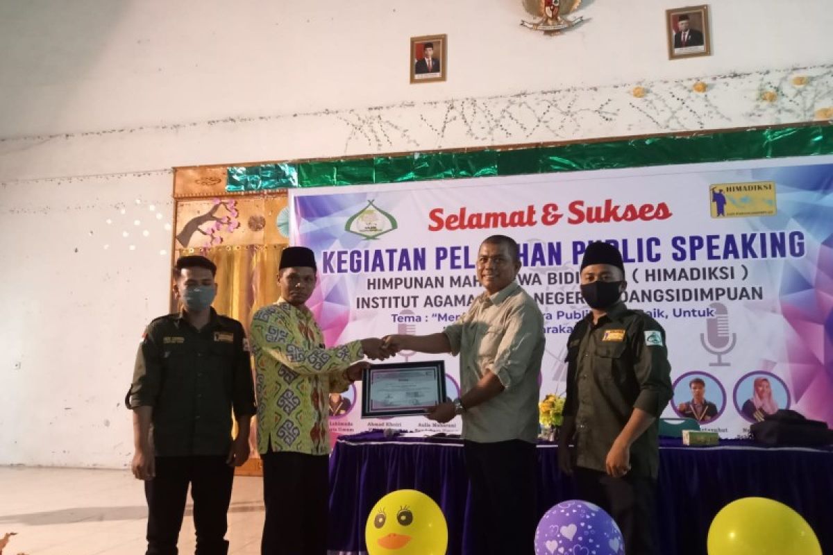 Himadiksi IAIN Padang Sidempuan adakan pelatihan public speaking