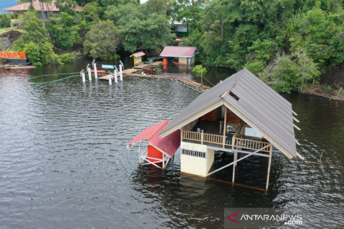 Debit air di Danau Sentarum Kapuas Hulu Kalbar meluap