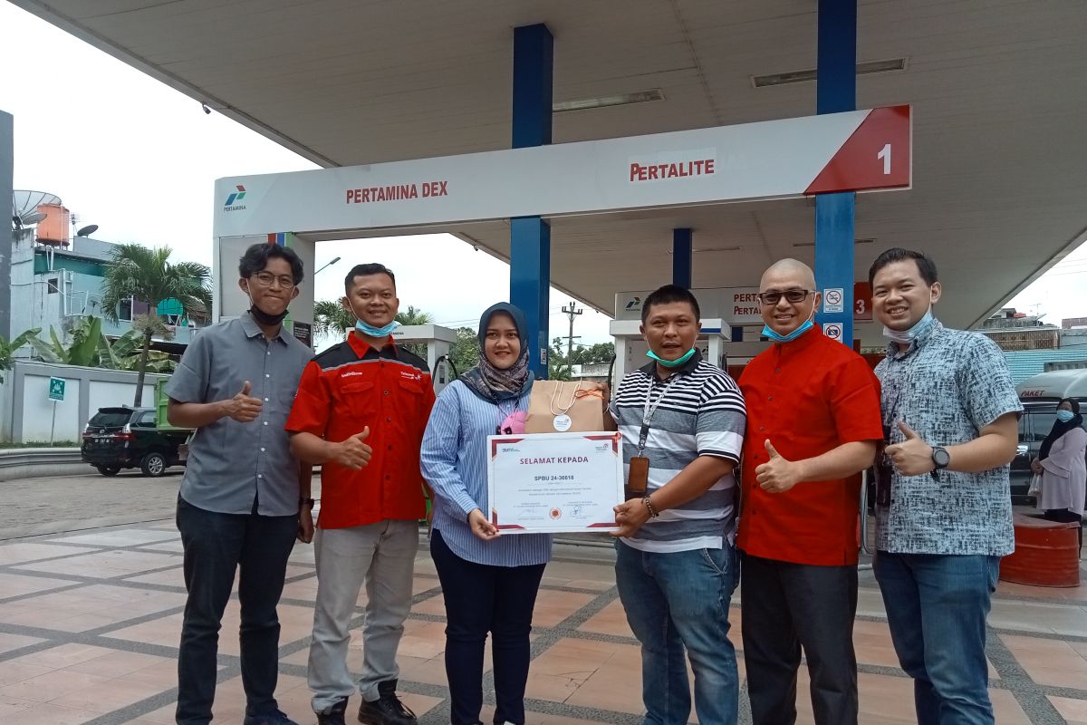 Telkom Jambi beri penghargaan ke 2 SPBU atas keberhasilan digitalisasi SPBU