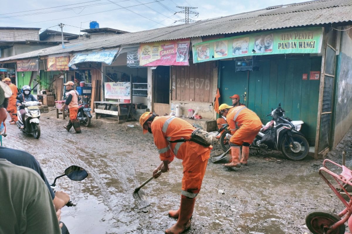 Banjir setinggi 120 cm rendam 480 KK di Mampang Jaksel selama empat jam