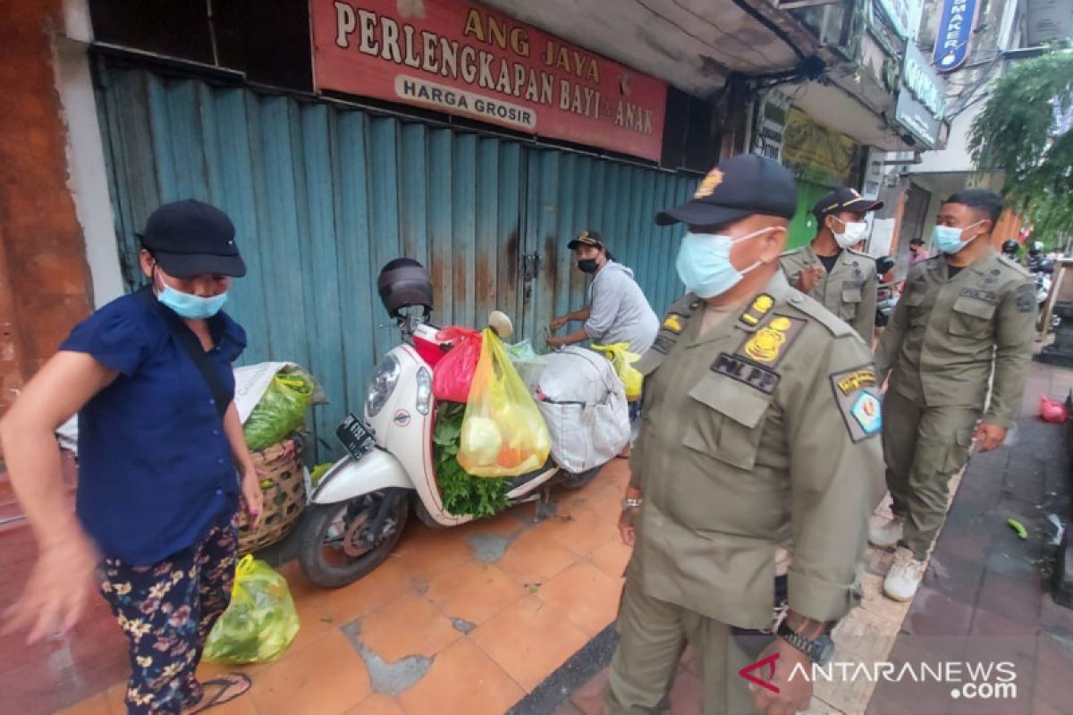 Satpol PP Denpasar disiplinkan masyarakat terapkan prokes