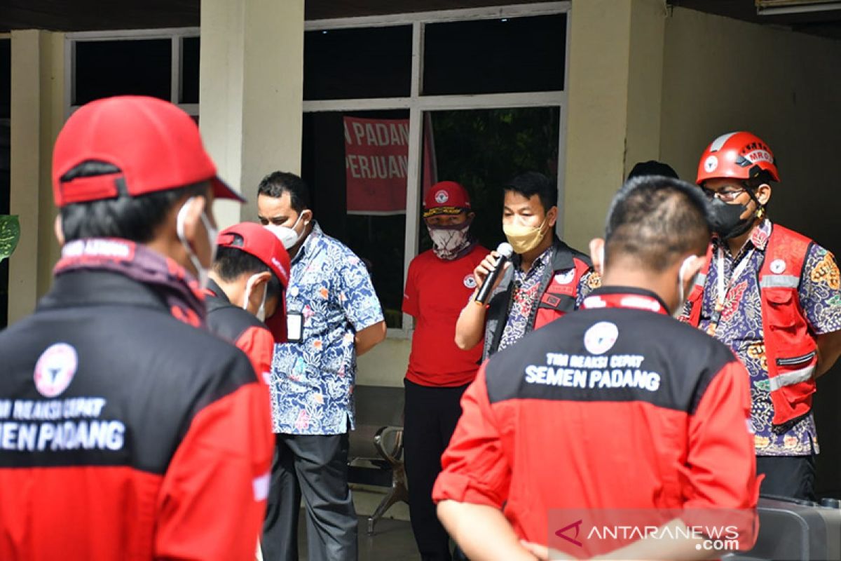 Semen Padang kirim sembako dan relawan  ke lokasi banjir Pasaman Barat