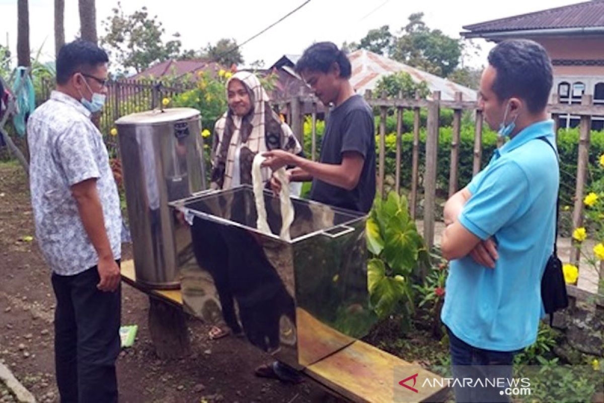 Unand beri sentuhan teknologi pada pembuatan songket Minang