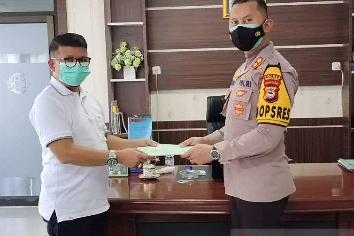 Polres Enrekang terima sertifikat tanah hibah warga bangun Polsek Bungin