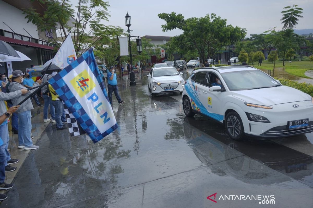 PLN lakukan uji jalan mobil listrik Jakarta-Bandung
