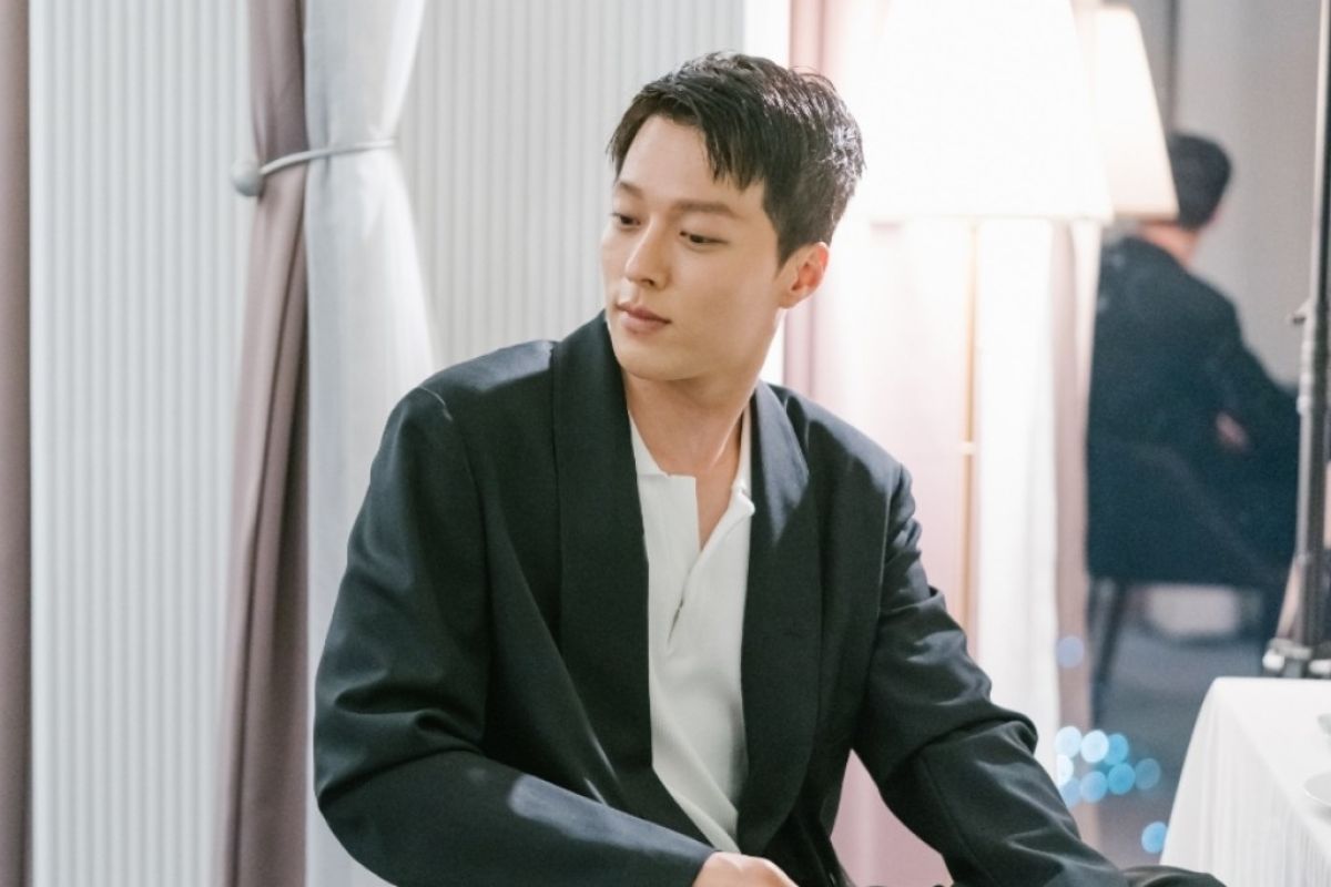 Ini karir dan pendidikan Jang Ki Yong