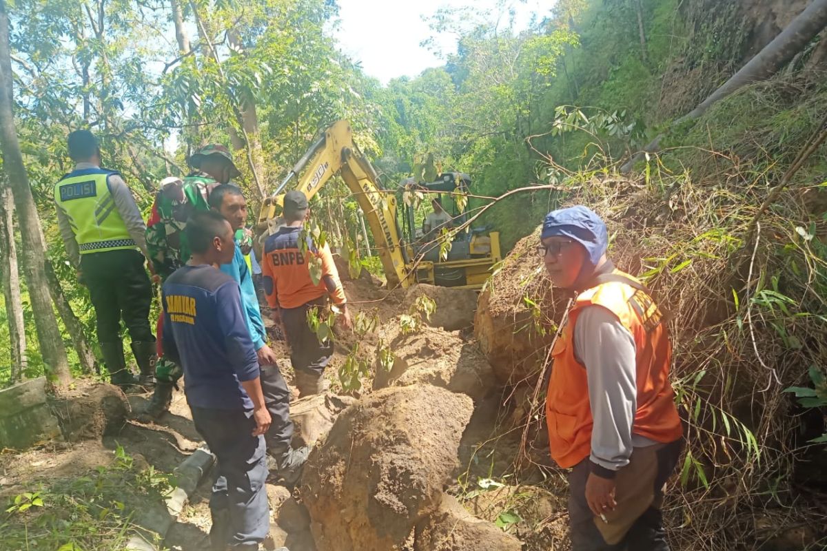 Sumsel siagakan alat berat atasi dampak longsor