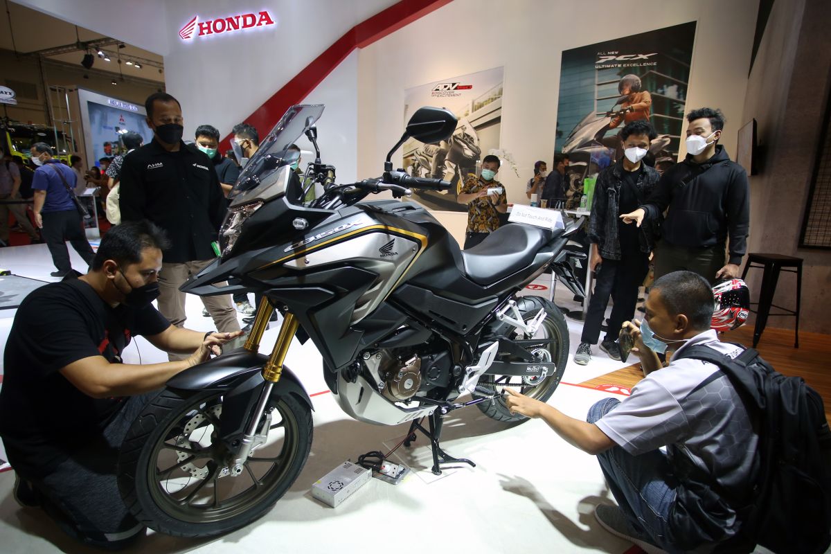 Honda New CB150X  banjir pembeli di GIIAS 2021