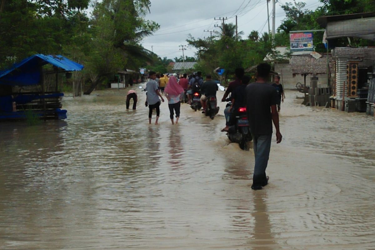 Banjir mulai surut, 938 jiwa masih mengungsi