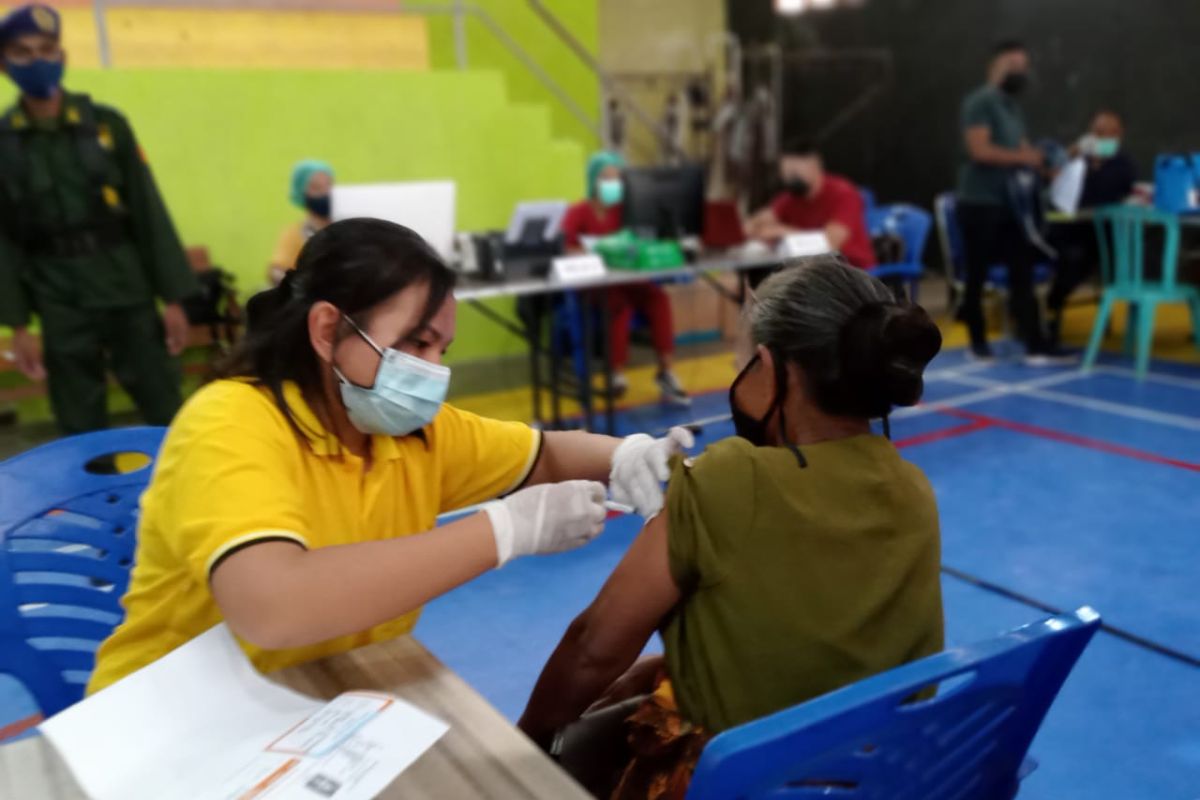 Vaksinasi nakes dosis III di Kota Kupang capai 94,56 persen