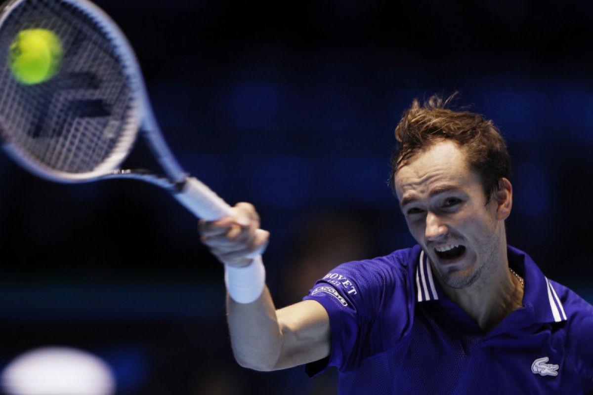 Medvedev tekuk Hurkacz, Berrettini cedera melawan Zverev di ATP Finals