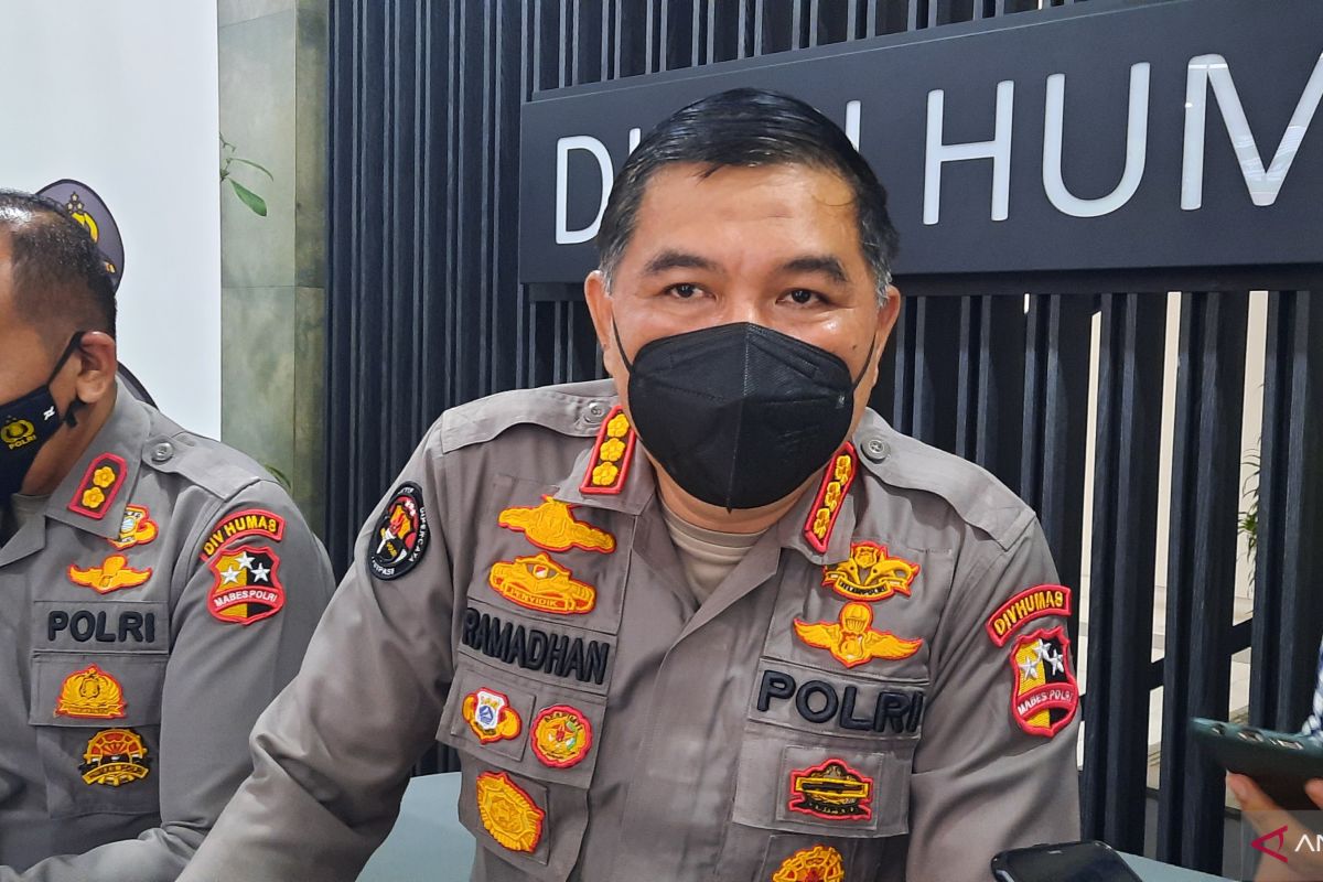 Densus 88 Polri tangkap tiga terduga teroris kelompok JI di Bekasi