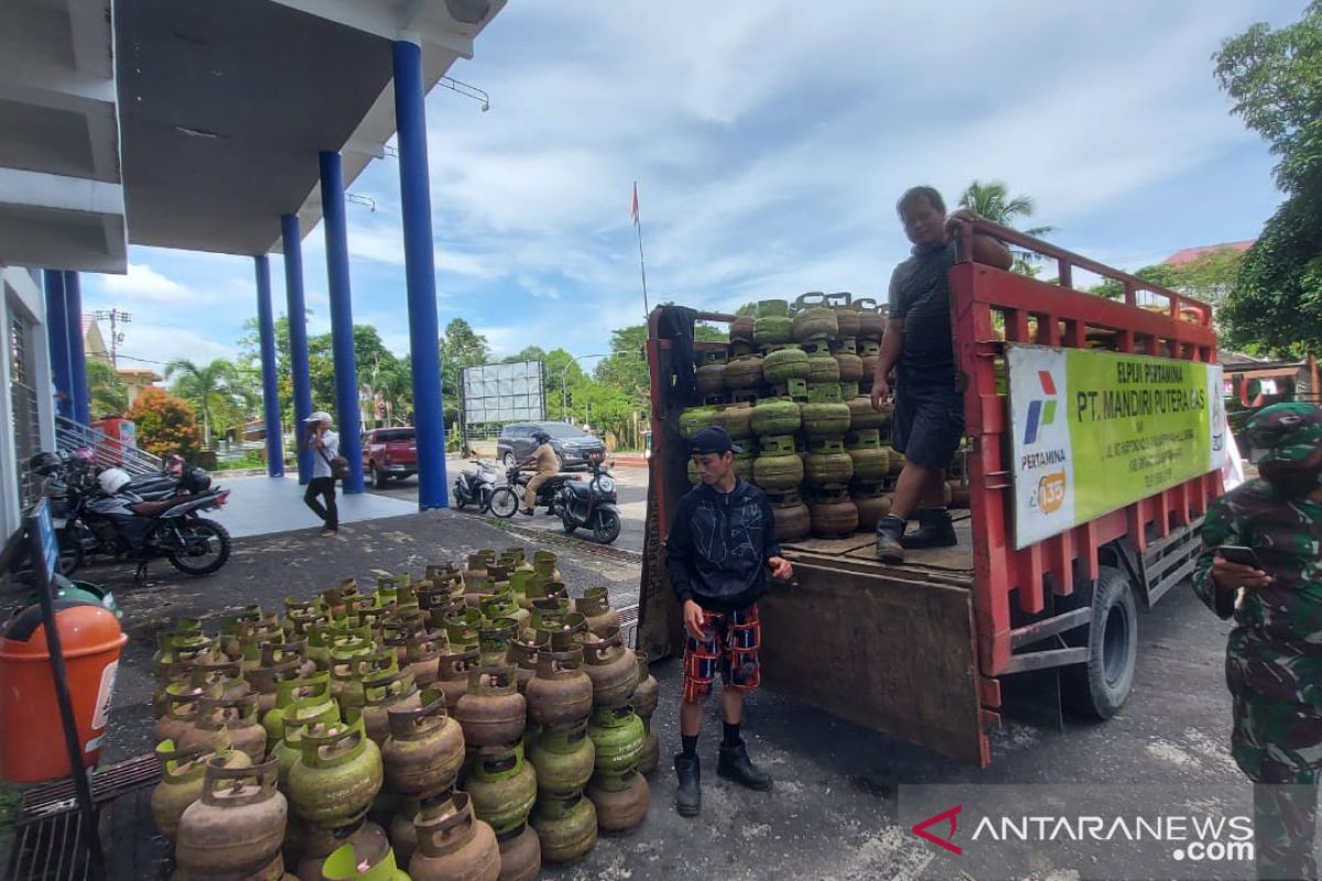 Pemkab Sintang-Pertamina gelar operasi pasar elpiji 3 kilogram saat banjir