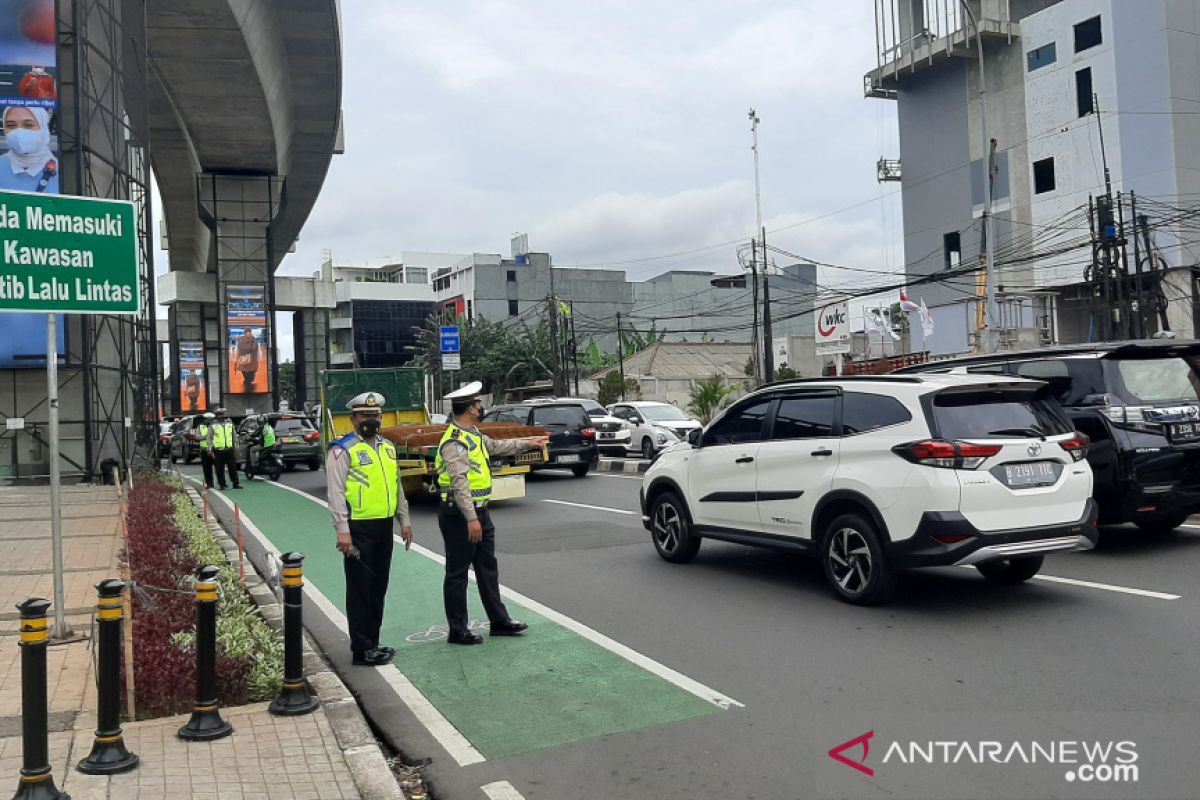 Polisi ingatkan pengendara taat prokes saat Operasi Zebra di Fatmawati