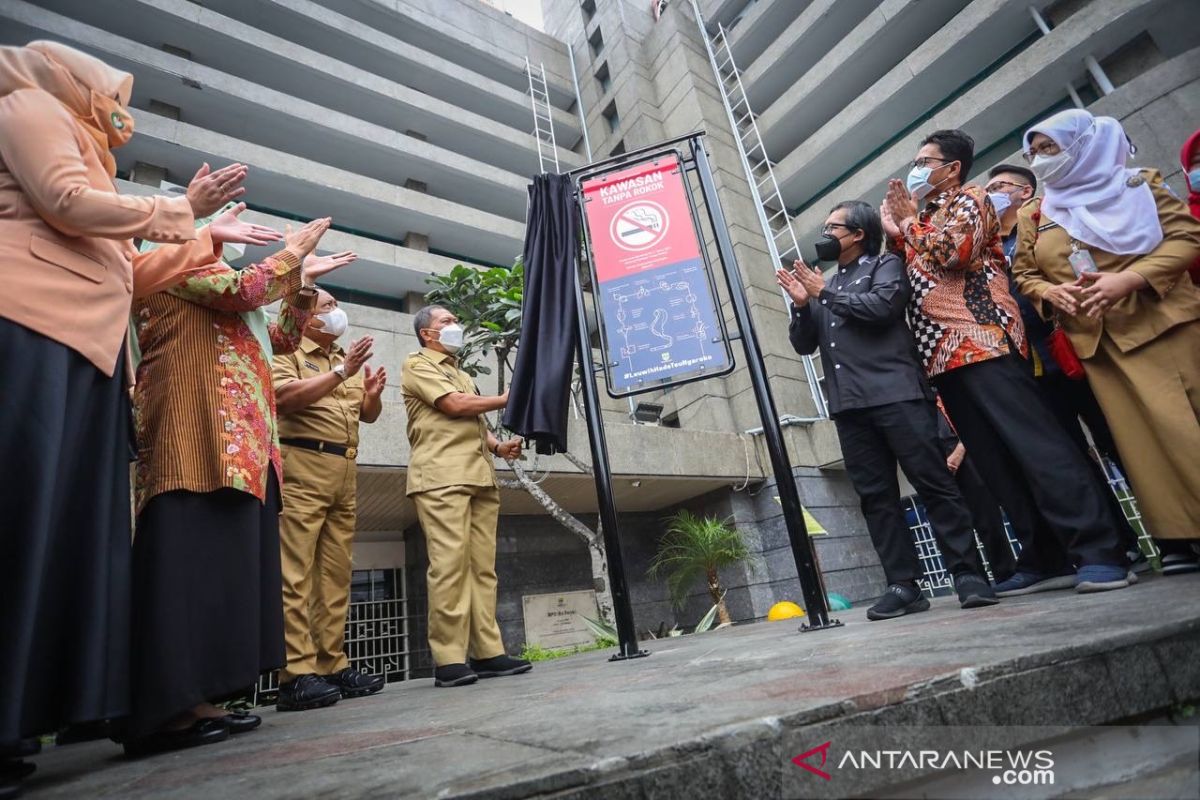 Pemkot Bandung larang warga merokok di Jalan Braga