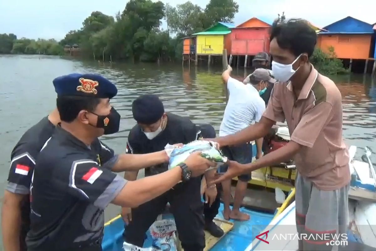Nelayan terdampak cuaca ekstrem di Surabaya dapat bansos
