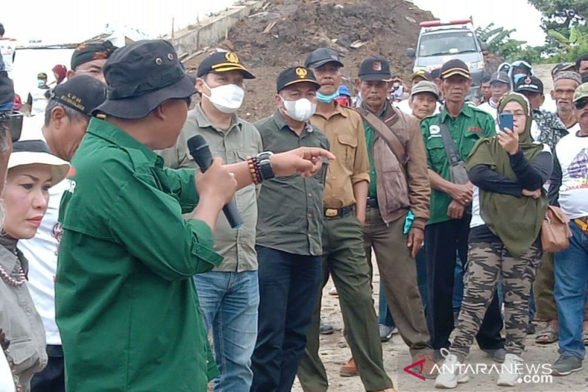 Ribuan masyarakat desa hutan siap jaga kawasan hutan Karawang dari illegal logging