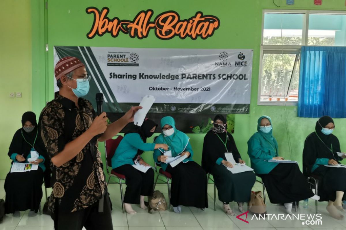 330 orang tua siswa dari 12 sekolah ikuti "Parents School"