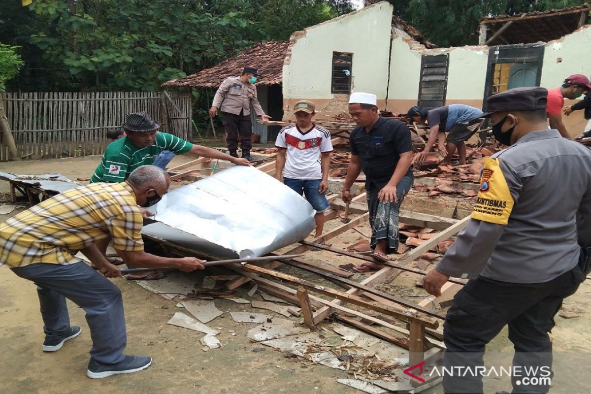 Pemkab Sampang salurkan bantuan tanggap darurat untuk korban bencana